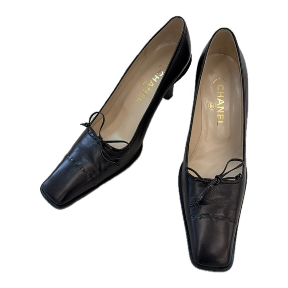Rare Vintage Chanel Black Leather Bow Pumps. Size US 9 / EU 39.5 - Picture 1 of 8